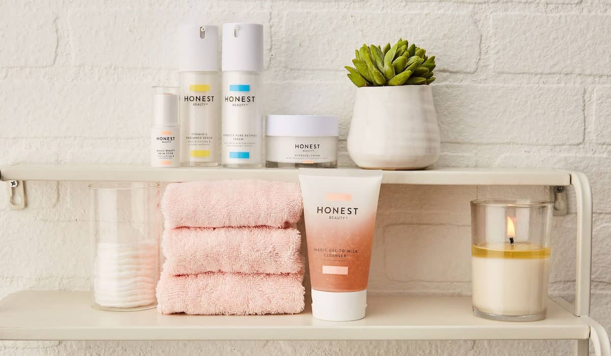 Beauty kit skincare product display